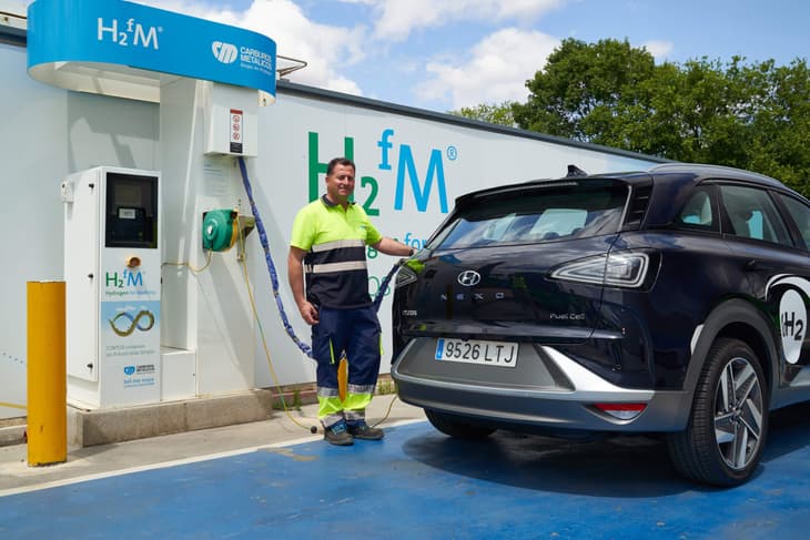 Carburos Metálicos fuels Hyundai’s hydrogen-powered fuel cell vehicle