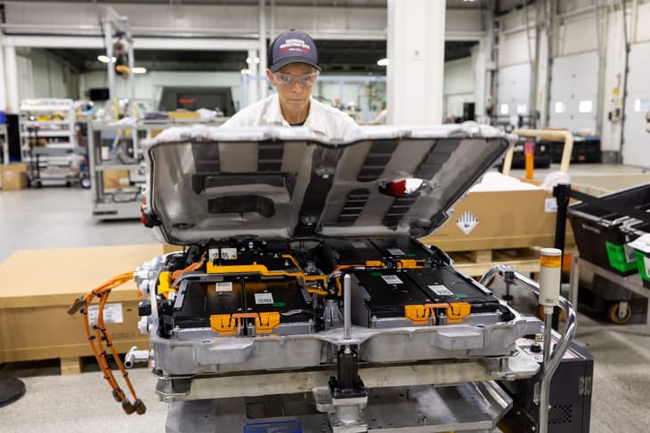 Honda begins production of 2025 hydrogen FCEV